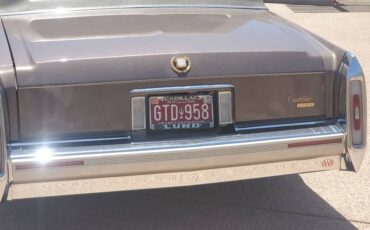 Cadillac-Fleetwood-brougham-de-elegance-1990-brown-2