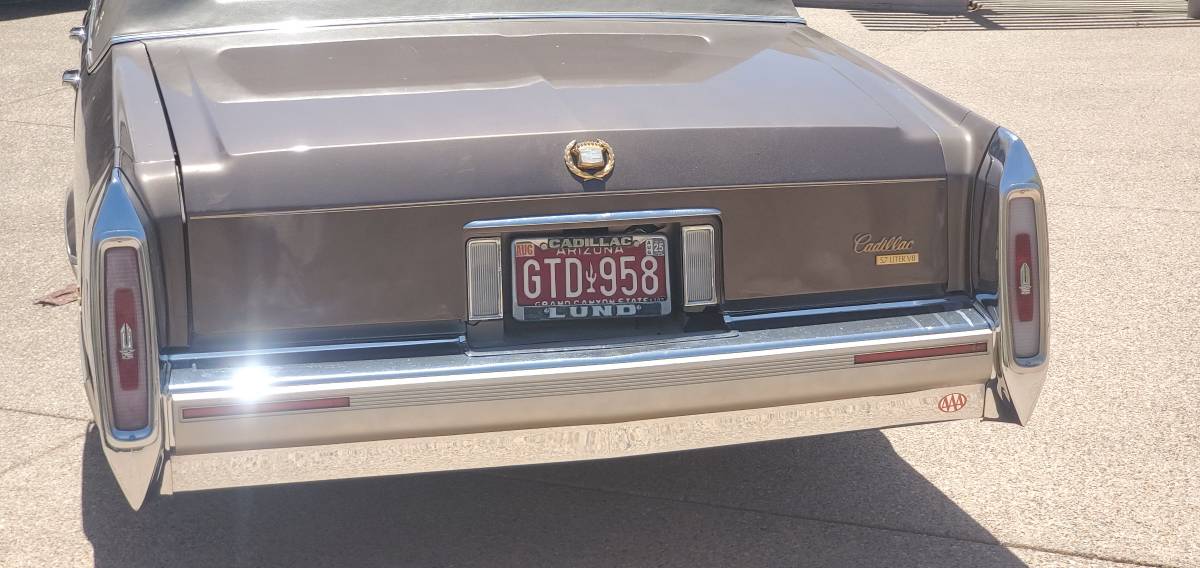 Cadillac-Fleetwood-brougham-de-elegance-1990-brown-2
