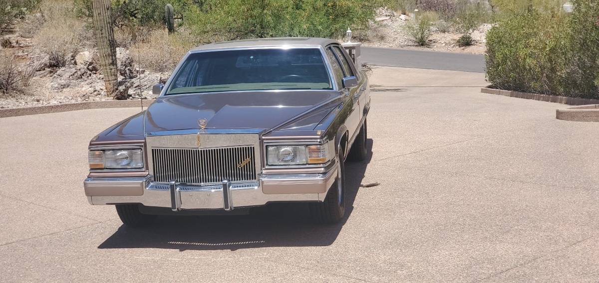 Cadillac-Fleetwood-brougham-de-elegance-1990-brown-4