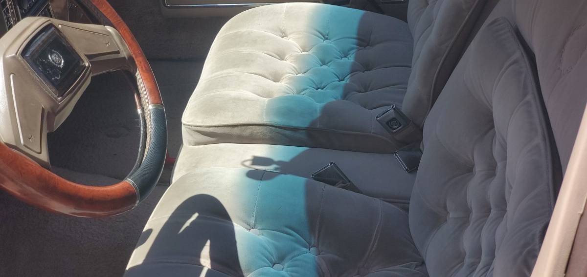 Cadillac-Fleetwood-brougham-de-elegance-1990-brown