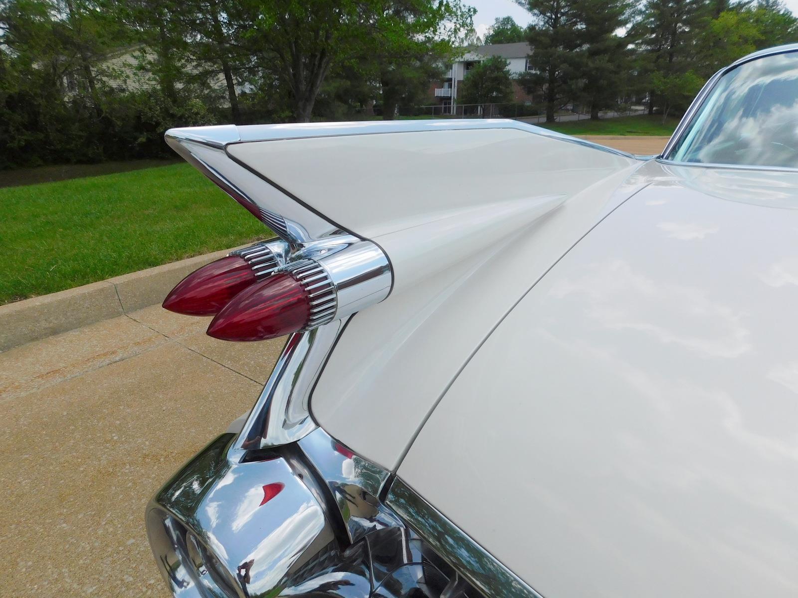 Cadillac-SERIES-62-1959-26