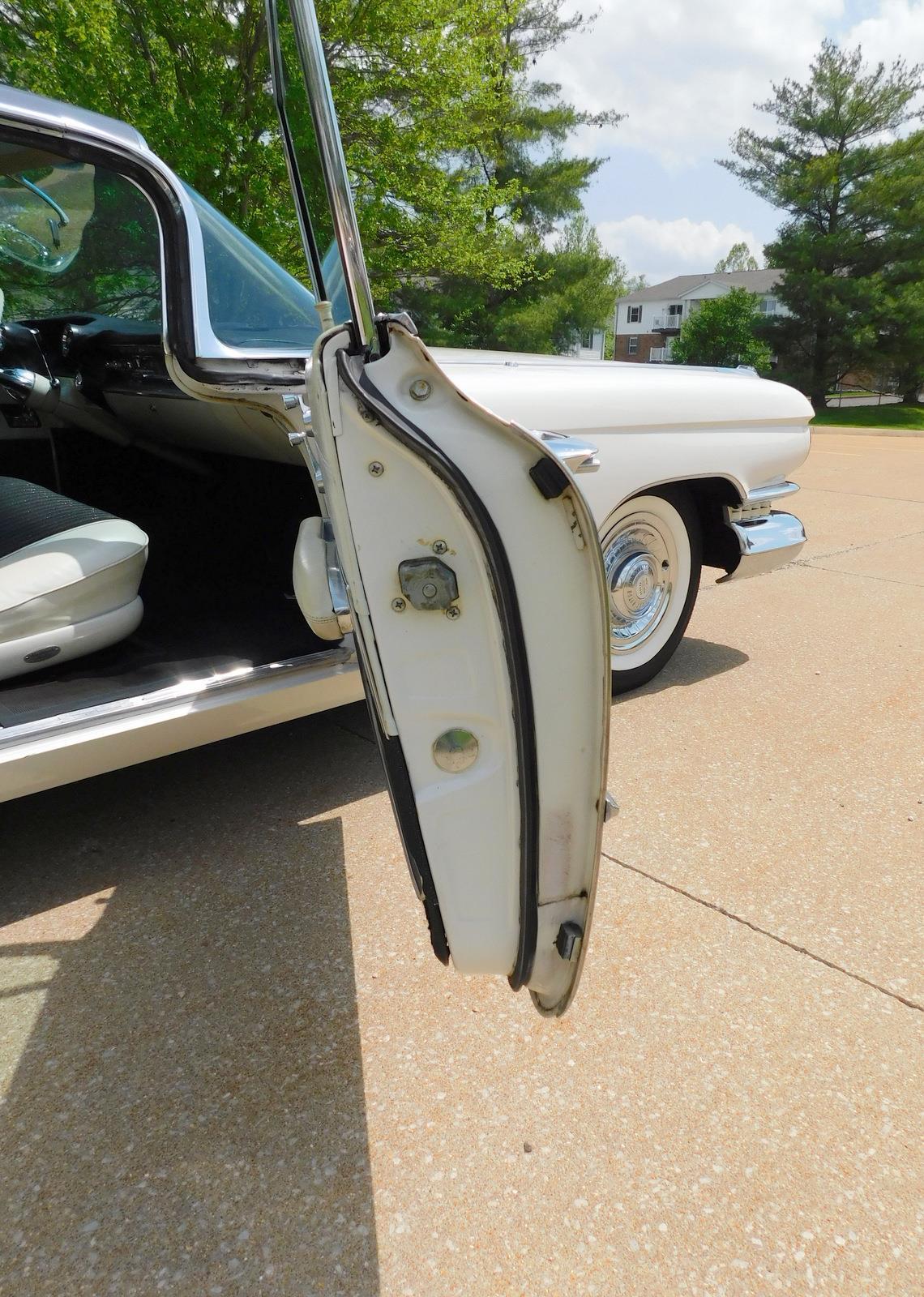 Cadillac-SERIES-62-1959-39