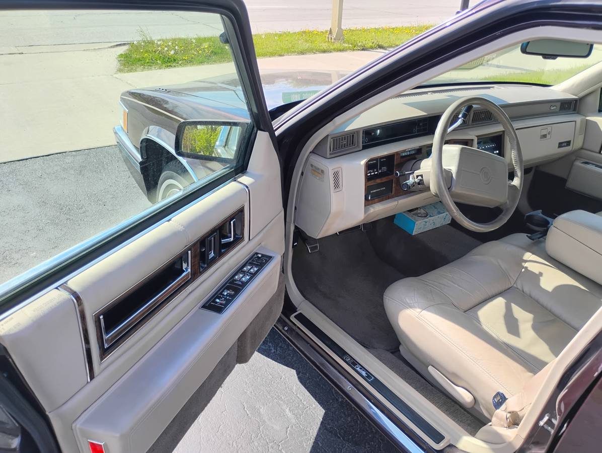 Cadillac-Sada-deville-1993-custom