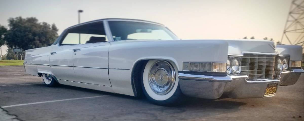 Cadillac-Sedan-1969-white-1