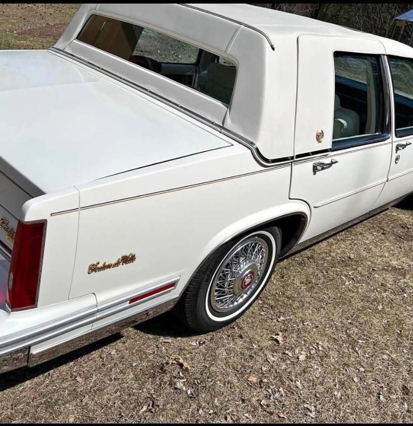Cadillac-Sedan-deville-1988-white-1