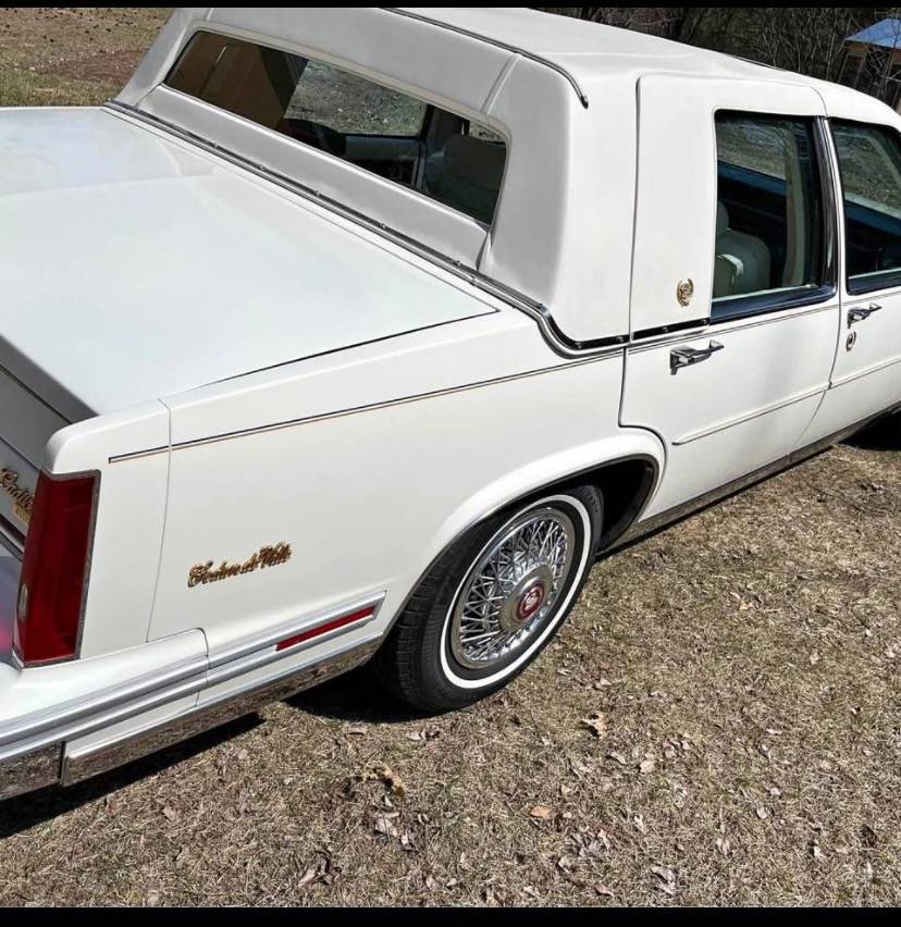 Cadillac-Sedan-deville-1988-white-2
