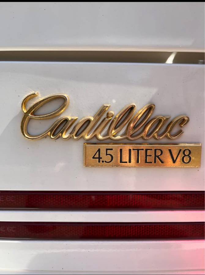Cadillac-Sedan-deville-1988-white-5