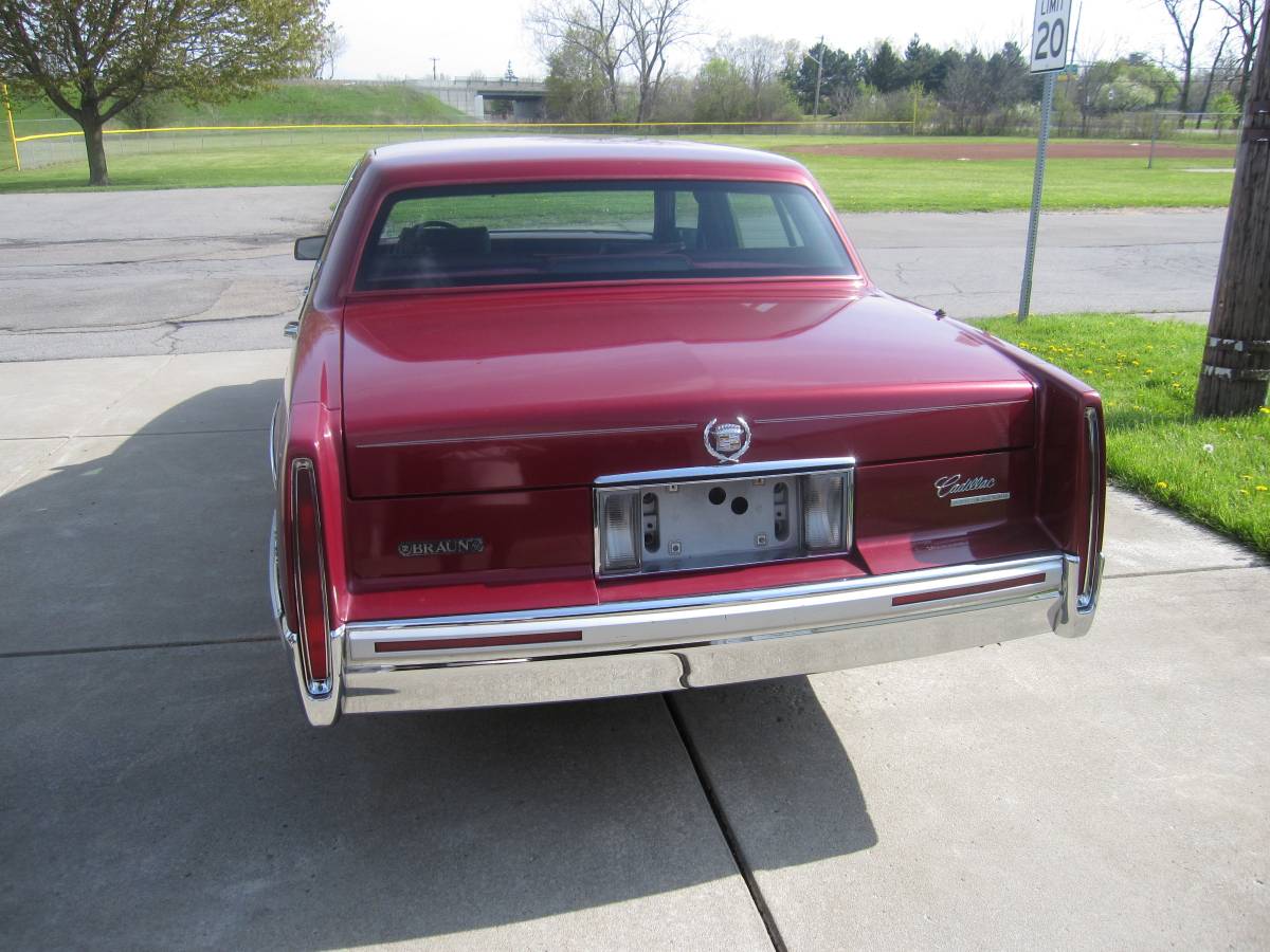Cadillac-Sedan-deville-1993-red-3