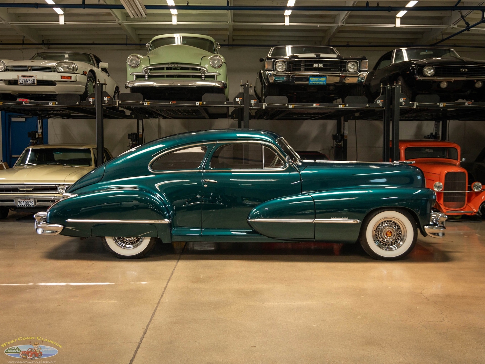 Cadillac-Series-61-Custom-LS-V8-1946-2-Door-Coupe-2