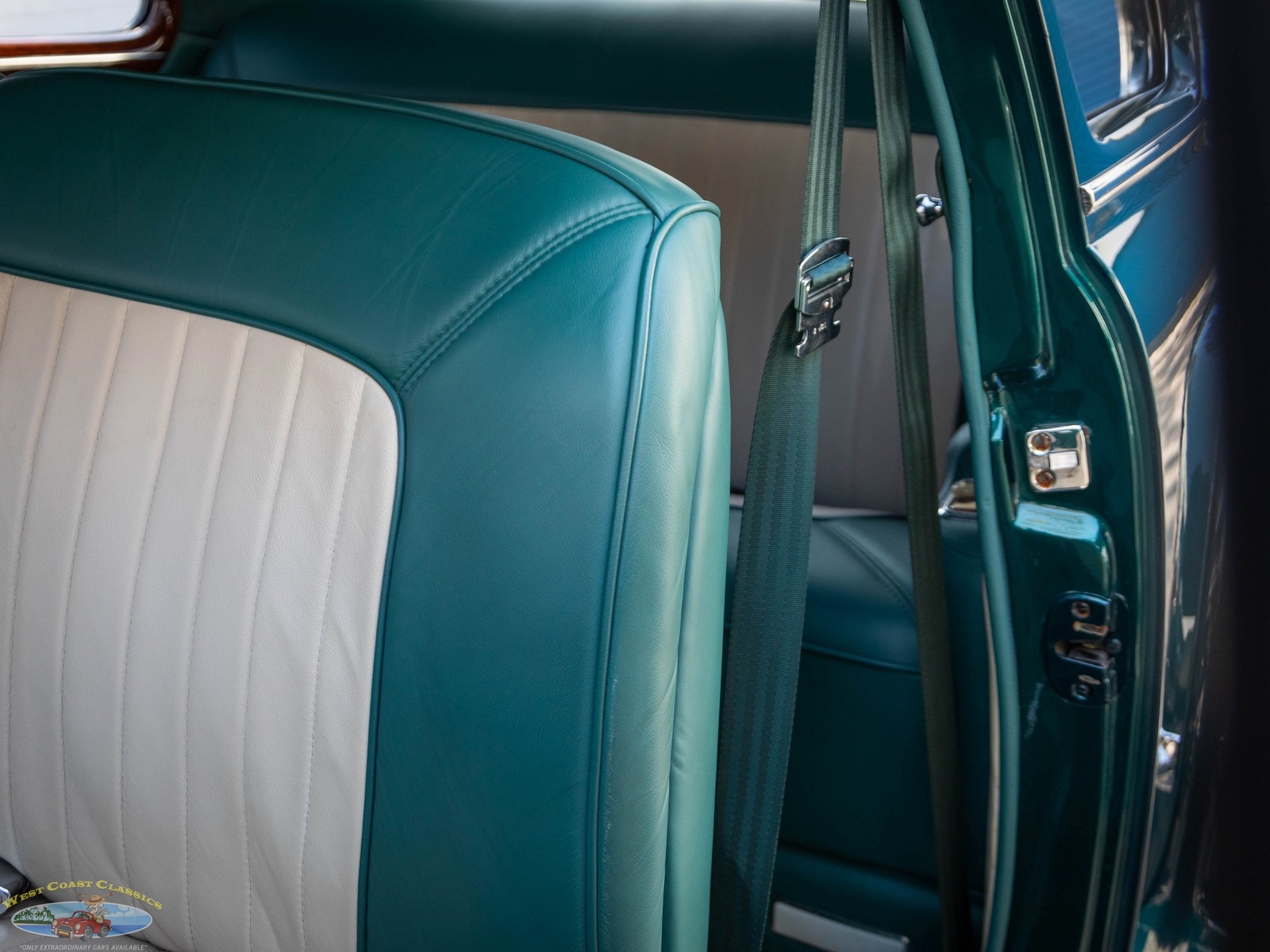Cadillac-Series-61-Custom-LS-V8-1946-2-Door-Coupe-28