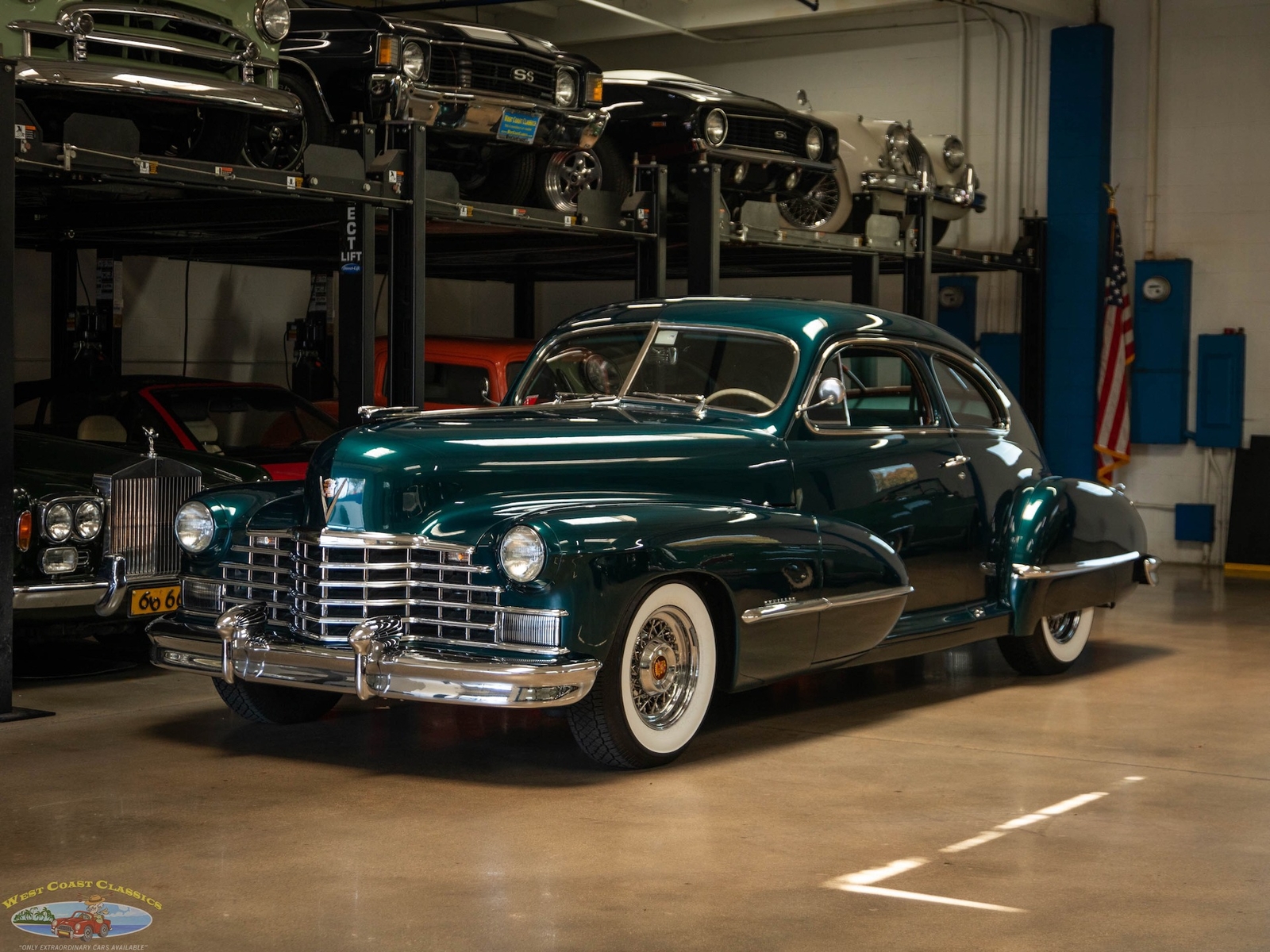 Cadillac-Series-61-Custom-LS-V8-1946-2-Door-Coupe