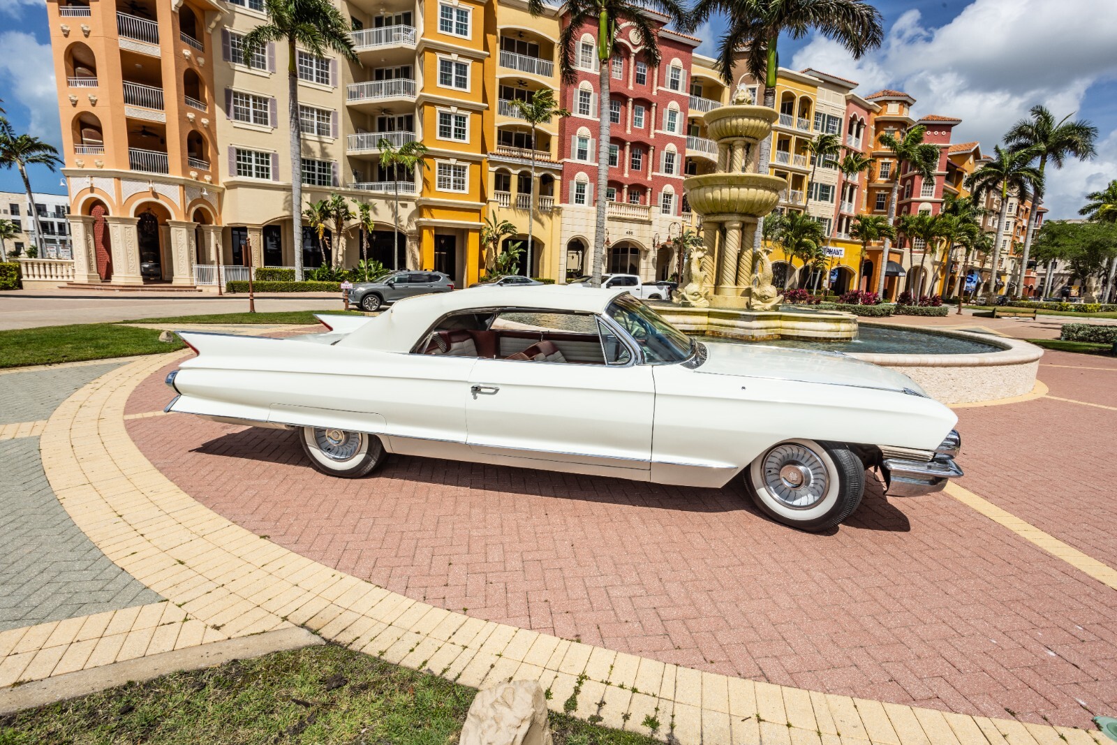 Cadillac-Series-62-1961-Convertible-12