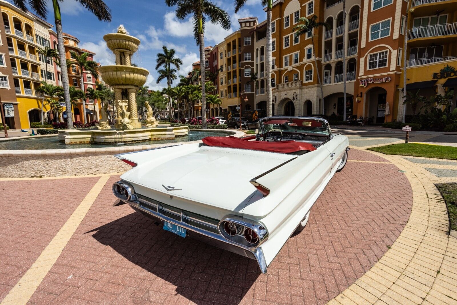 Cadillac-Series-62-1961-Convertible-5