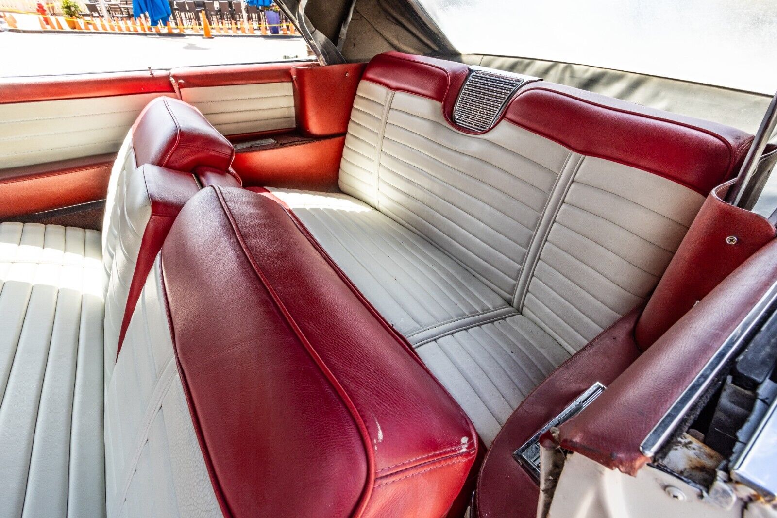 Cadillac-Series-62-1961-Convertible-9