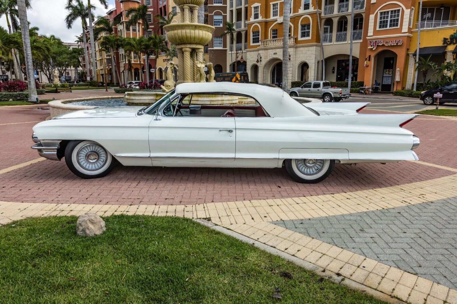 Cadillac-Series-62-1961-Convertible