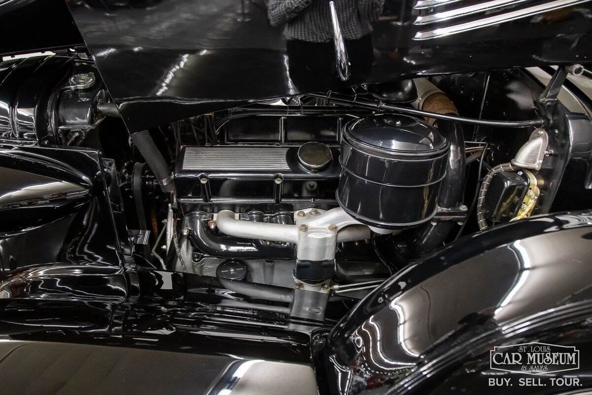 Cadillac-Series-85-1937-Sedan-19