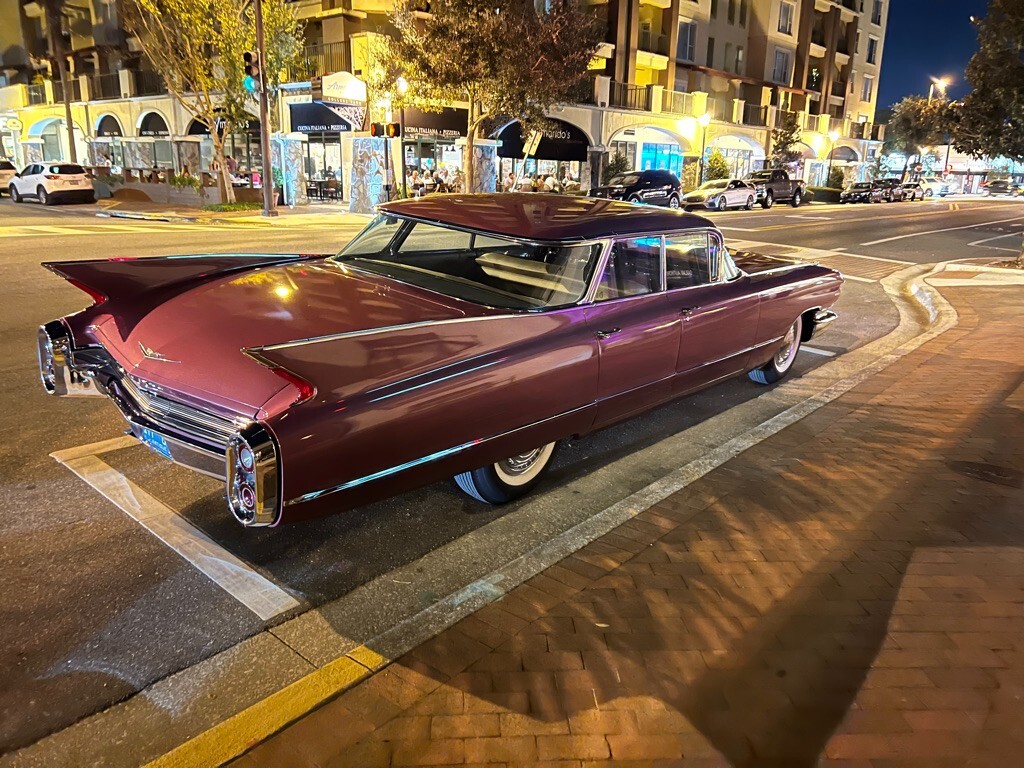 Cadillac-Series-Sixty-Two-Four-Window-Sedan-6239A-1960-Sedan-2