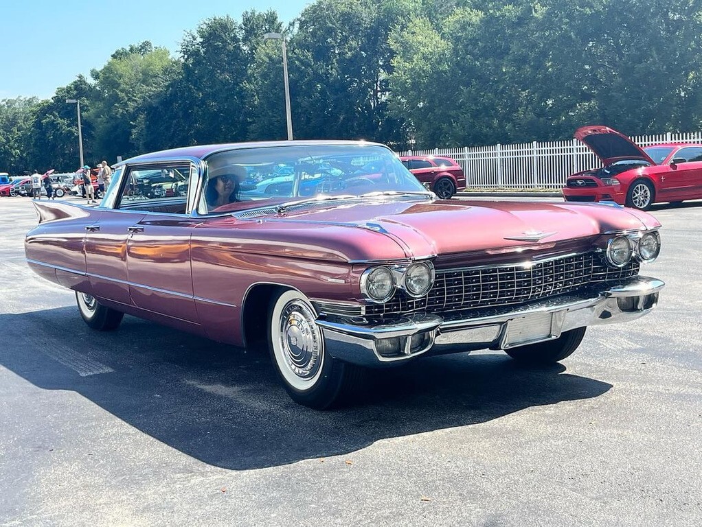 Cadillac-Series-Sixty-Two-Four-Window-Sedan-6239A-1960-Sedan-4
