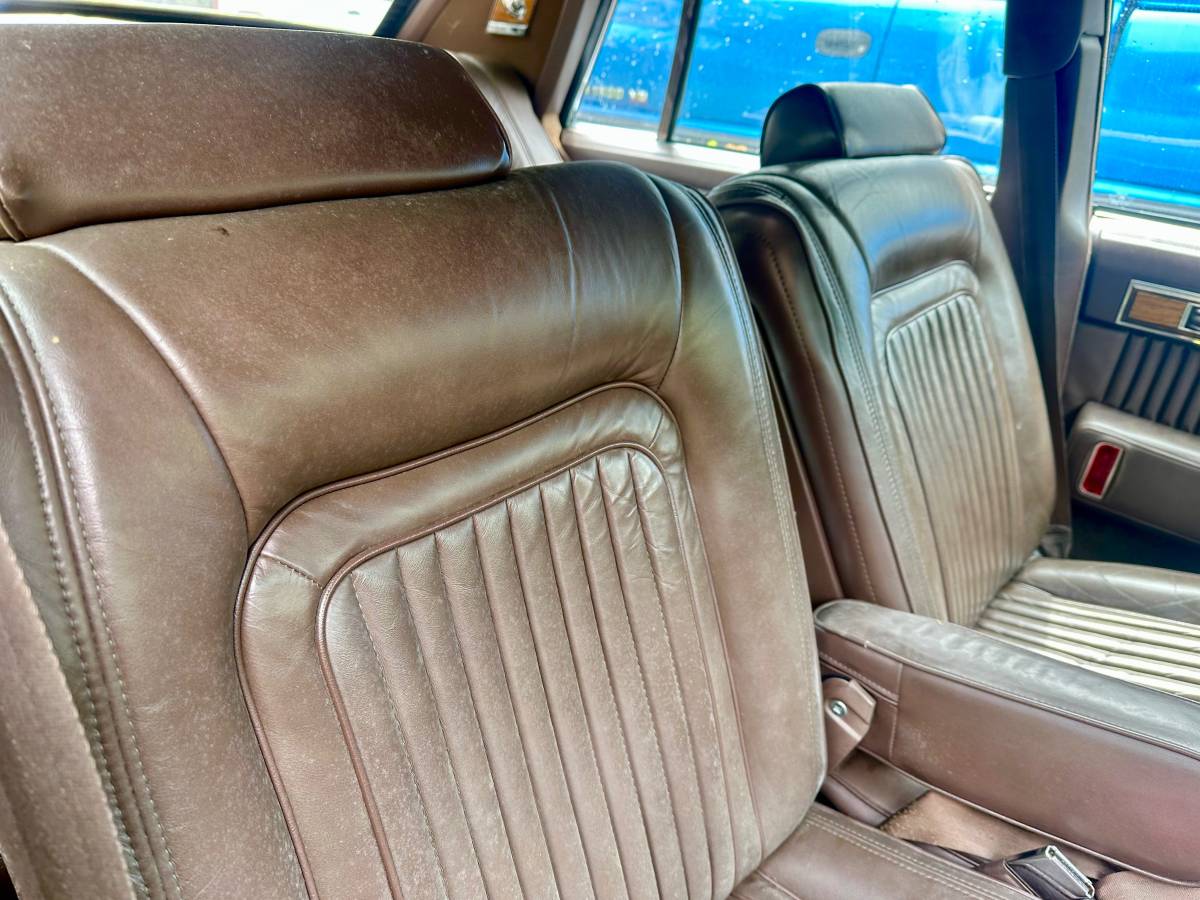 Cadillac-Seville-1982-brown-2