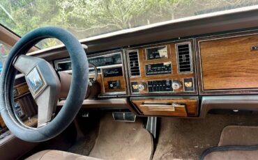 Cadillac-Seville-1982-brown-3
