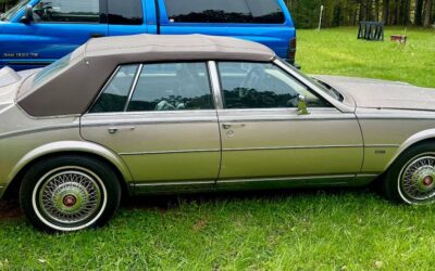 Cadillac Seville  1982 brown