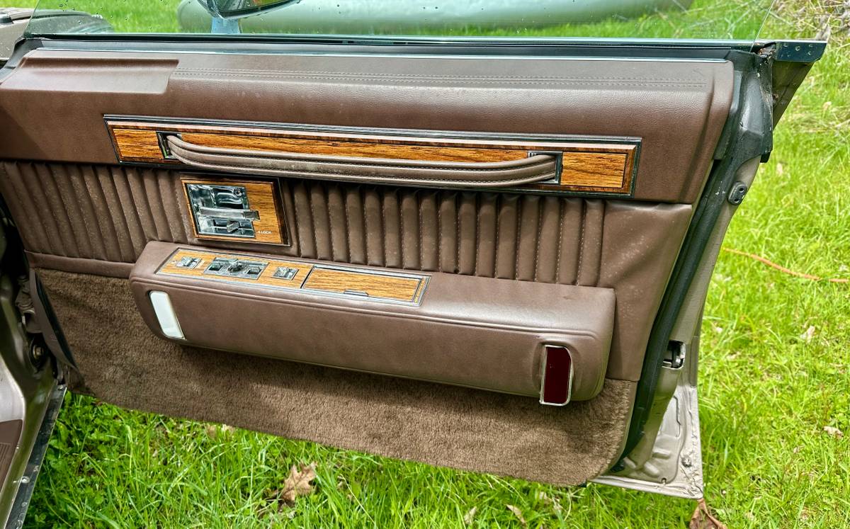 Cadillac-Seville-1982-brown-5