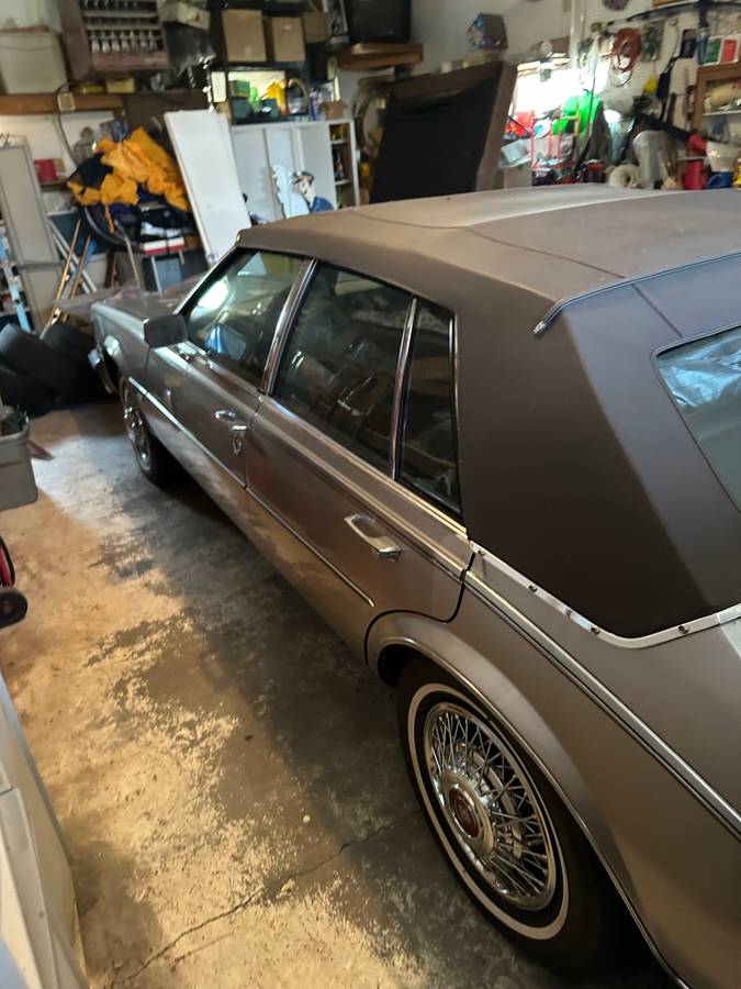 Cadillac-Seville-1982-brown-7