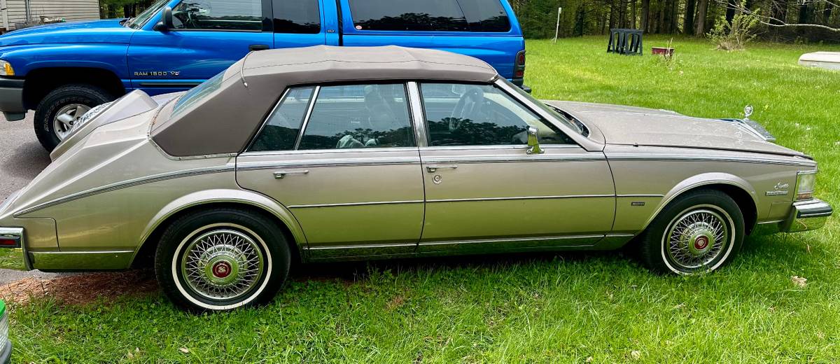 Cadillac-Seville-1982-brown