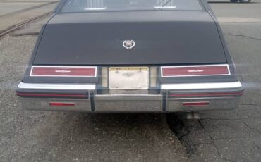 Cadillac-Seville-1983-black-10