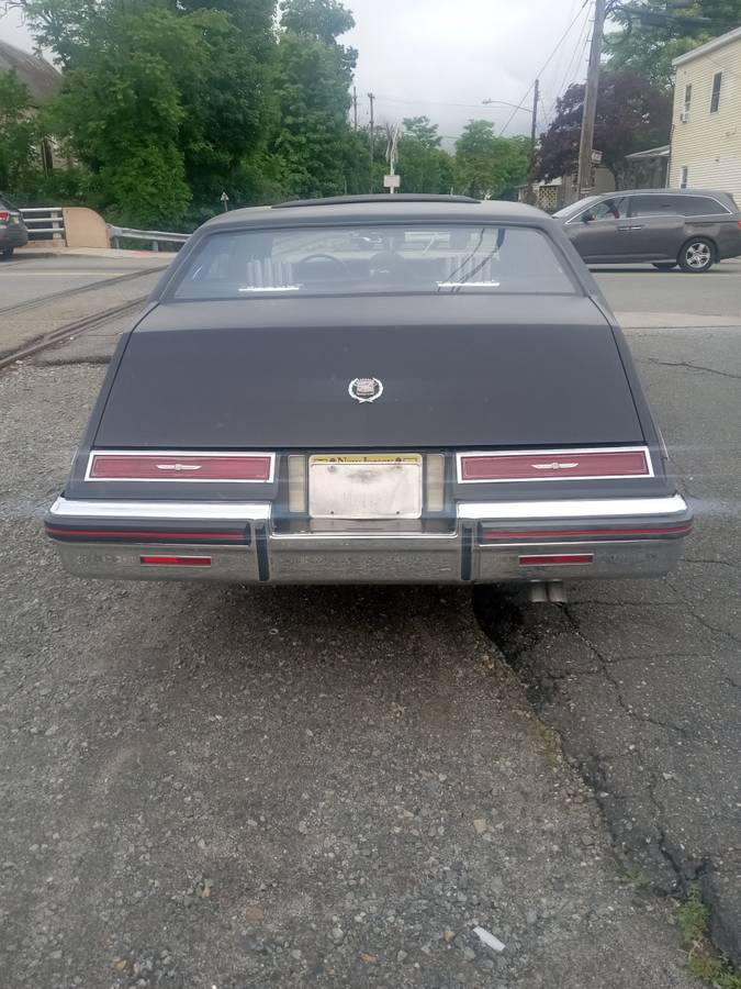 Cadillac-Seville-1983-black-10