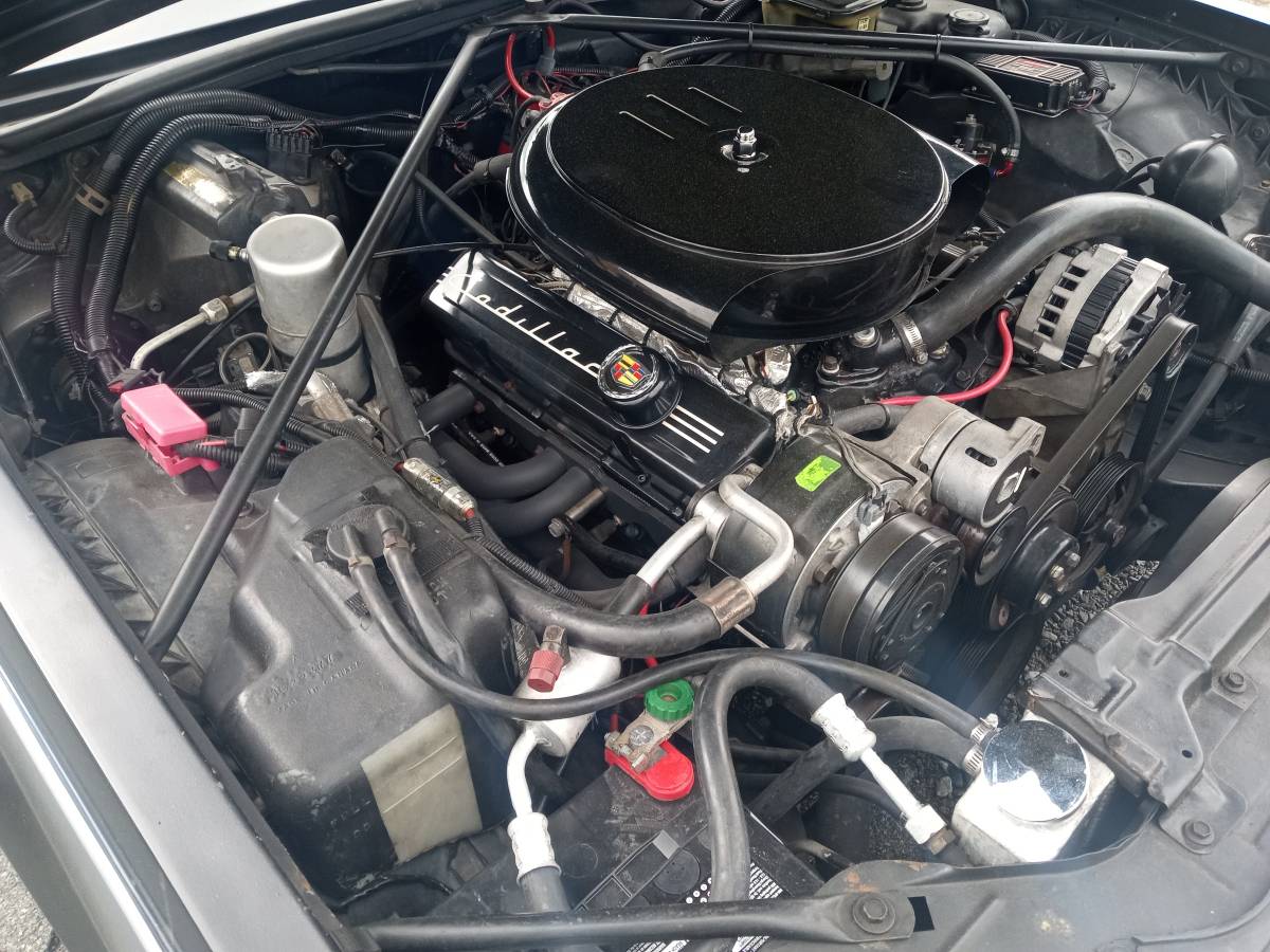Cadillac-Seville-1983-black-4