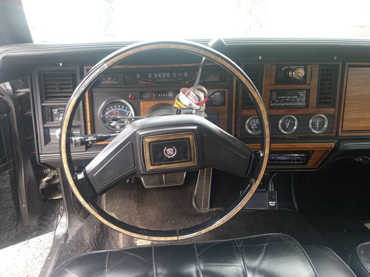 Cadillac-Seville-1983-black-7