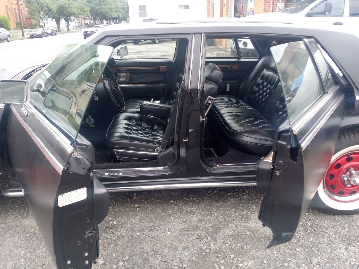 Cadillac-Seville-1983-black-8