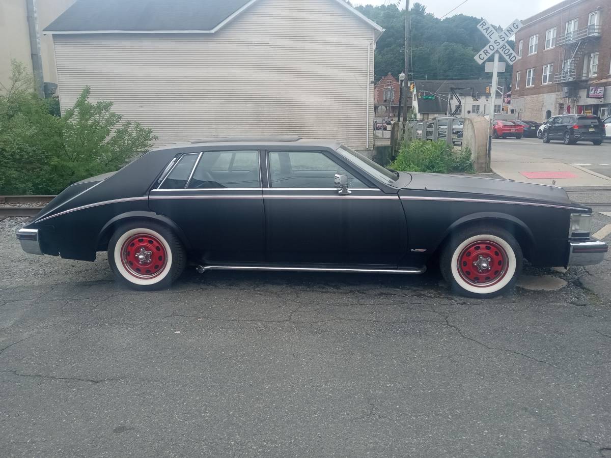 Cadillac-Seville-1983-black