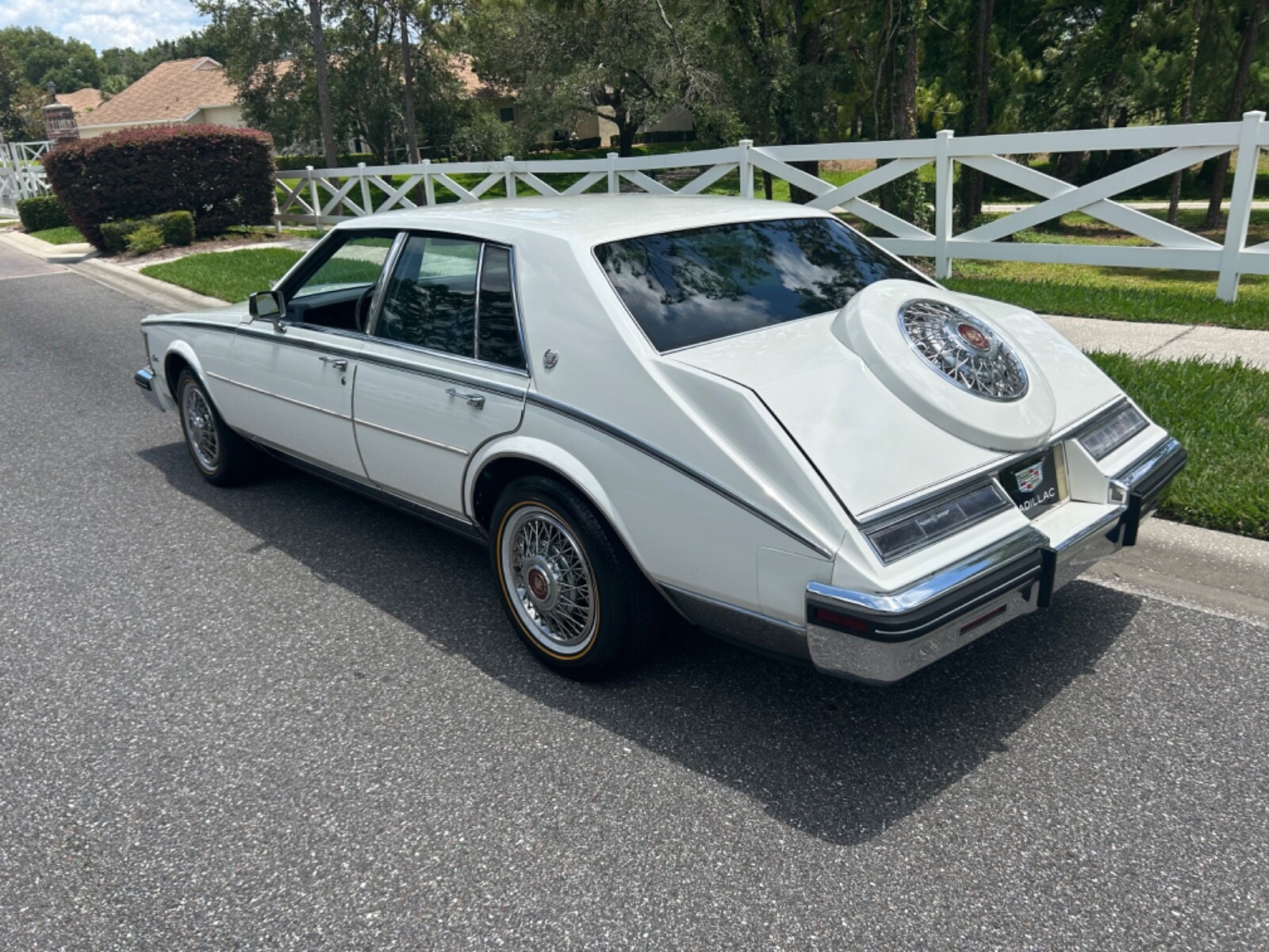 Cadillac-Seville-1984-Sedan-1