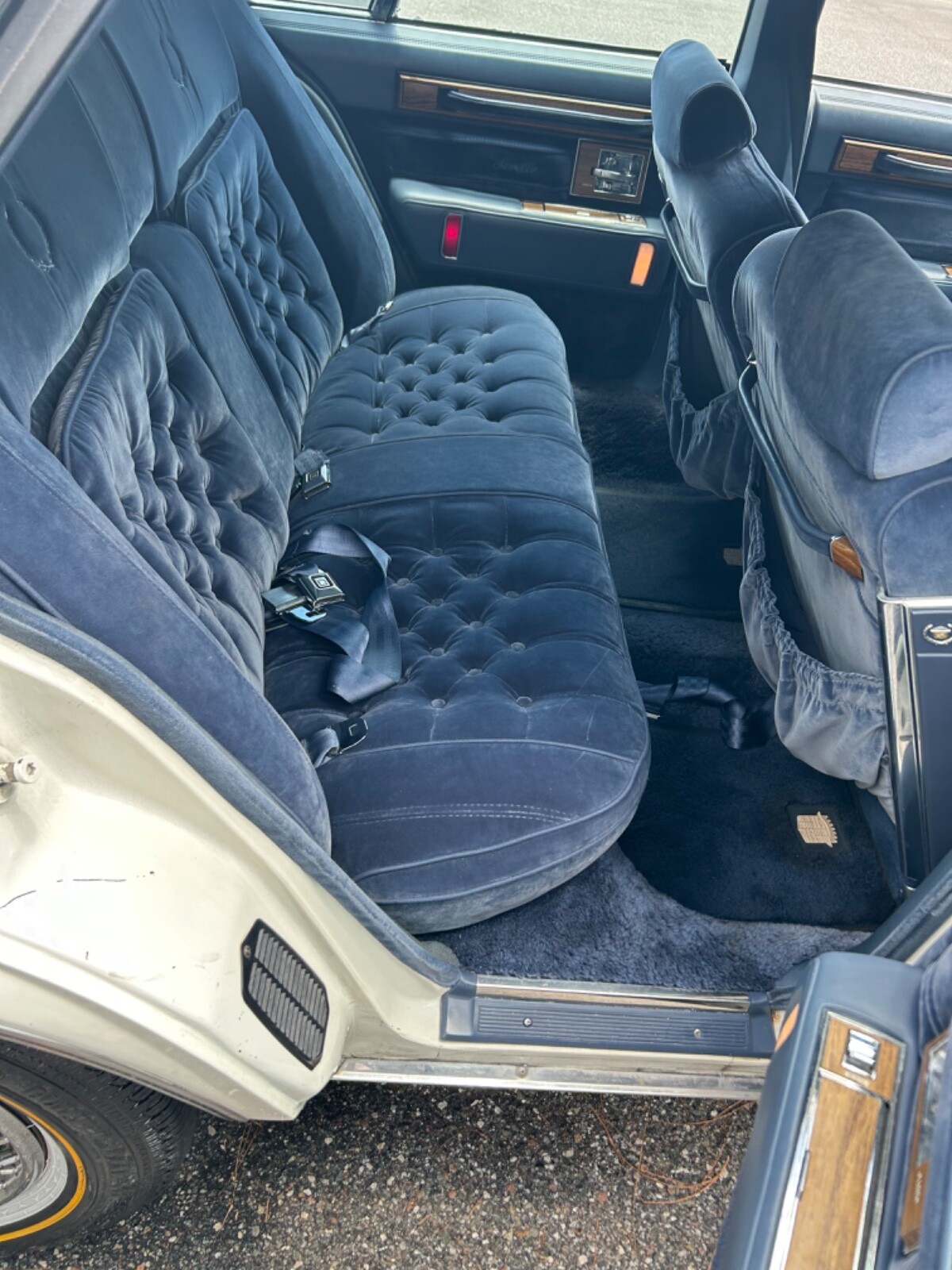 Cadillac-Seville-1984-Sedan-10