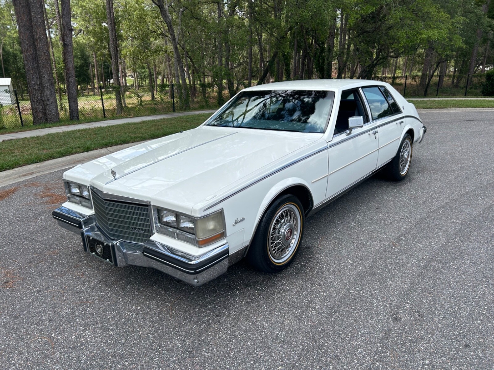 Cadillac-Seville-1984-Sedan-11