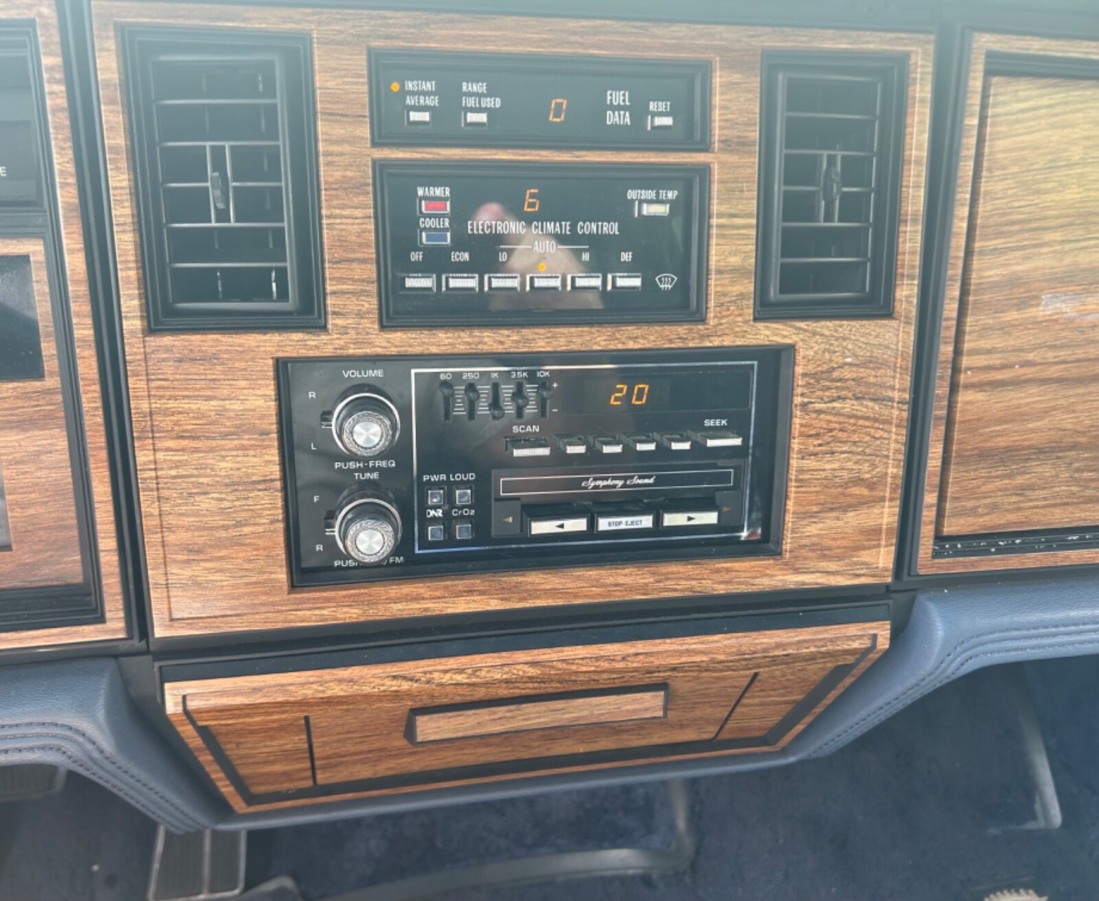 Cadillac-Seville-1984-Sedan-12
