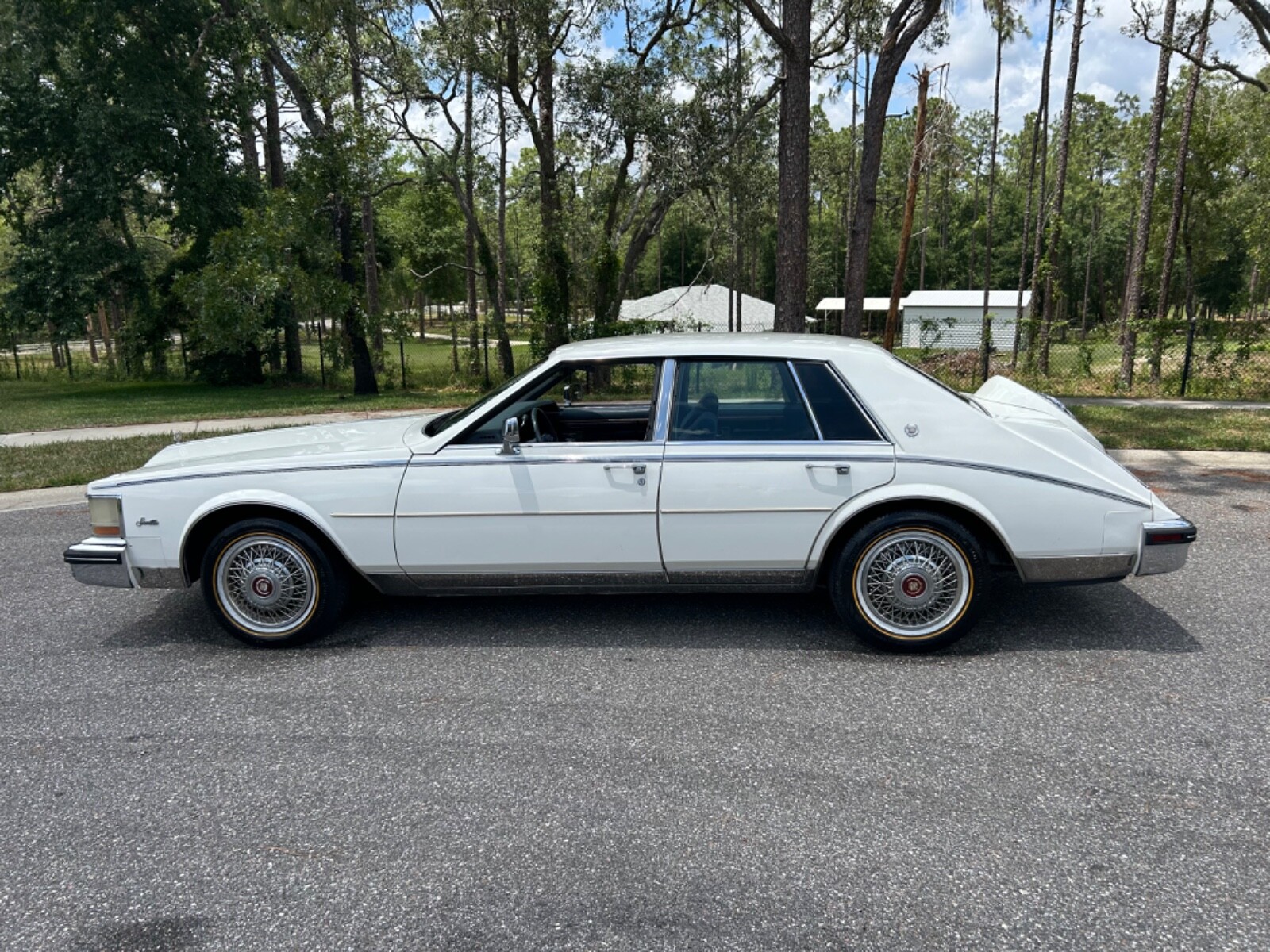 Cadillac-Seville-1984-Sedan-14
