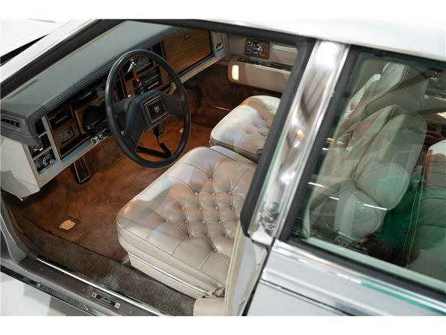 Cadillac-Seville-1984-Sedan-15