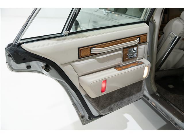 Cadillac-Seville-1984-Sedan-17