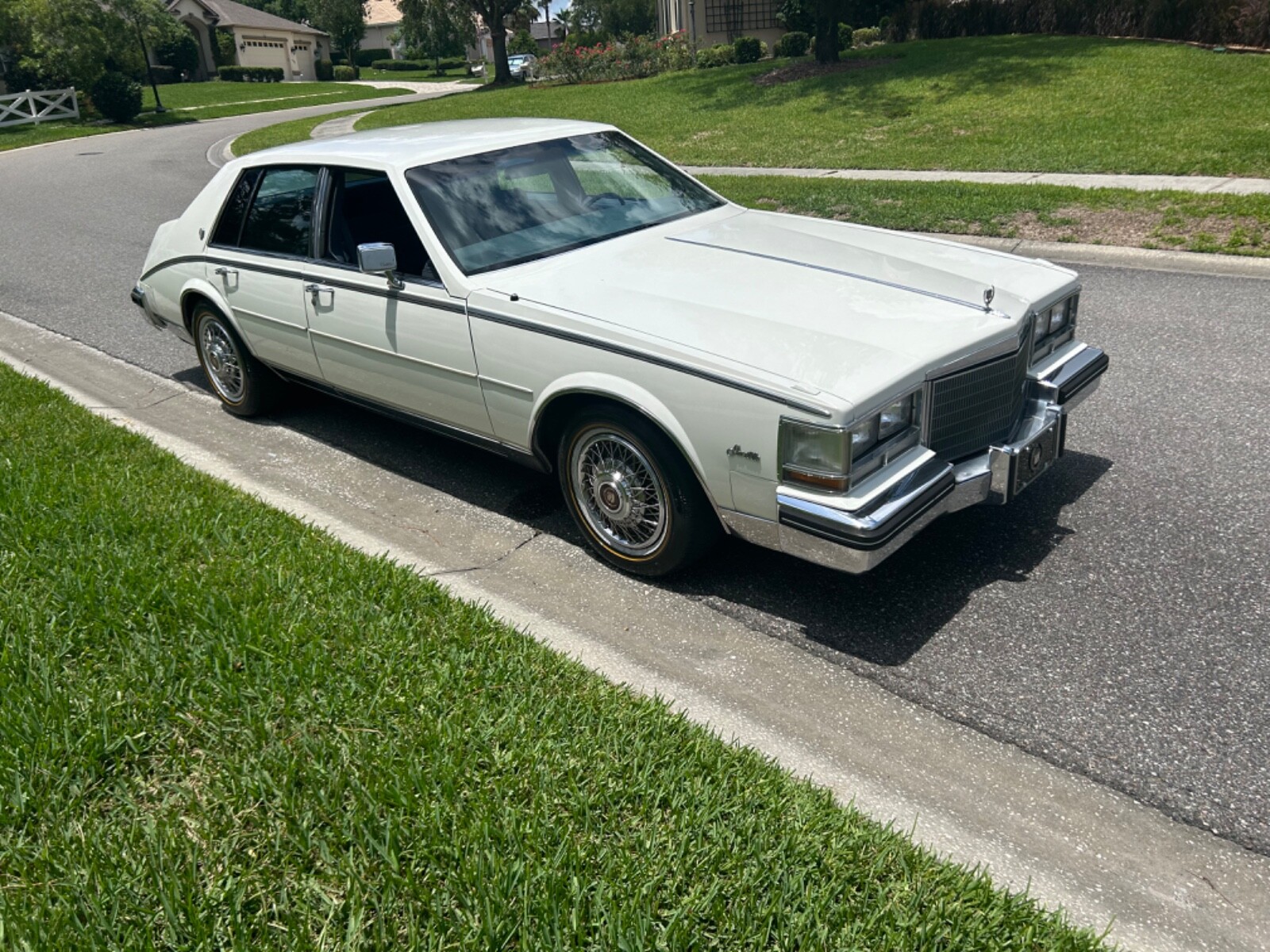 Cadillac-Seville-1984-Sedan-2