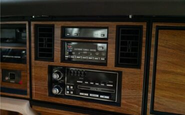 Cadillac-Seville-1984-Sedan-20