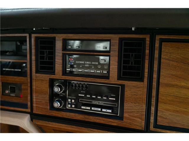 Cadillac-Seville-1984-Sedan-20