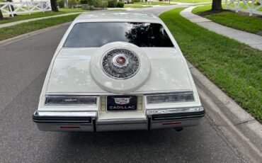 Cadillac-Seville-1984-Sedan-23