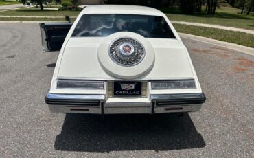 Cadillac-Seville-1984-Sedan-29