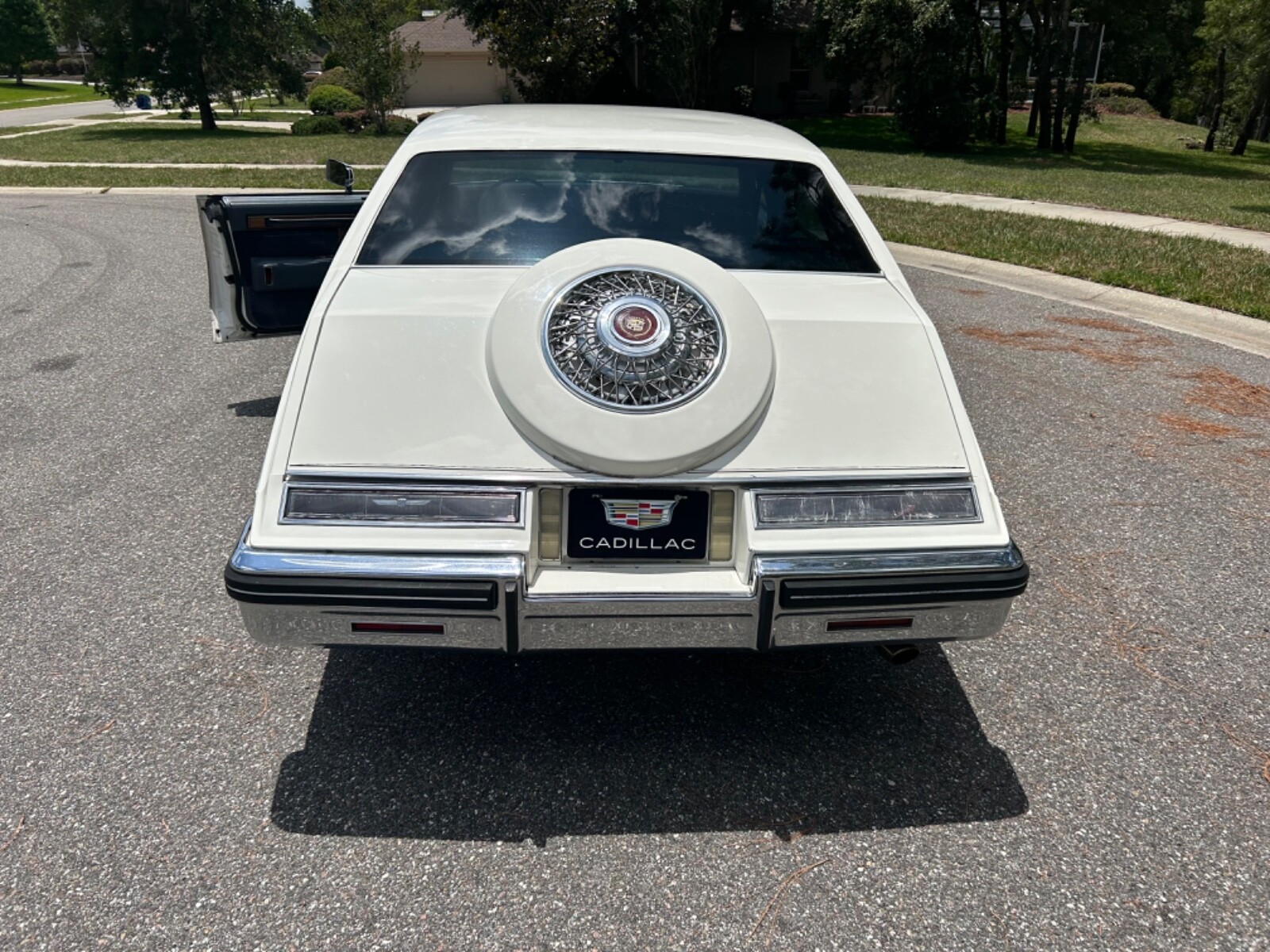 Cadillac-Seville-1984-Sedan-29