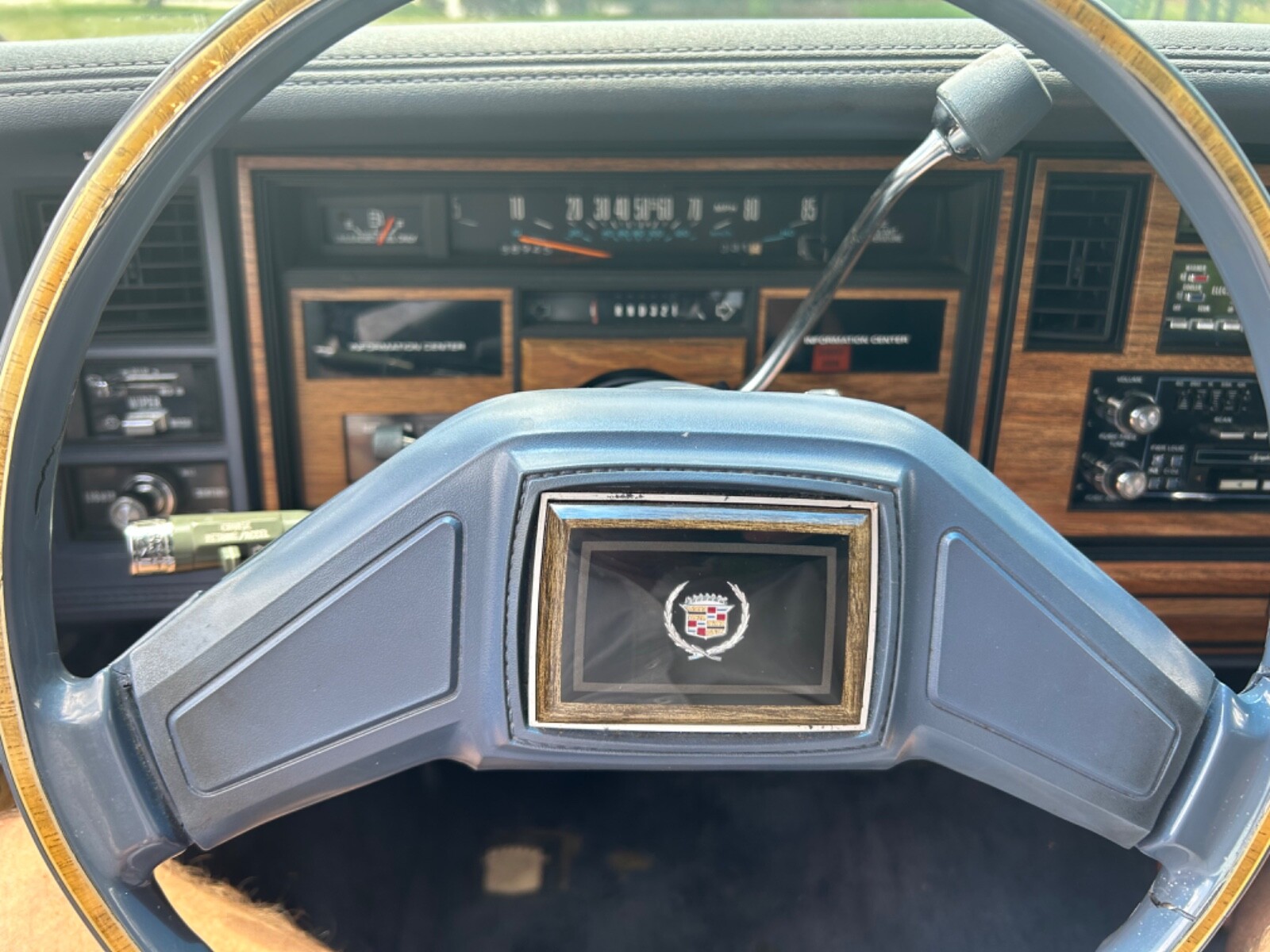 Cadillac-Seville-1984-Sedan-31