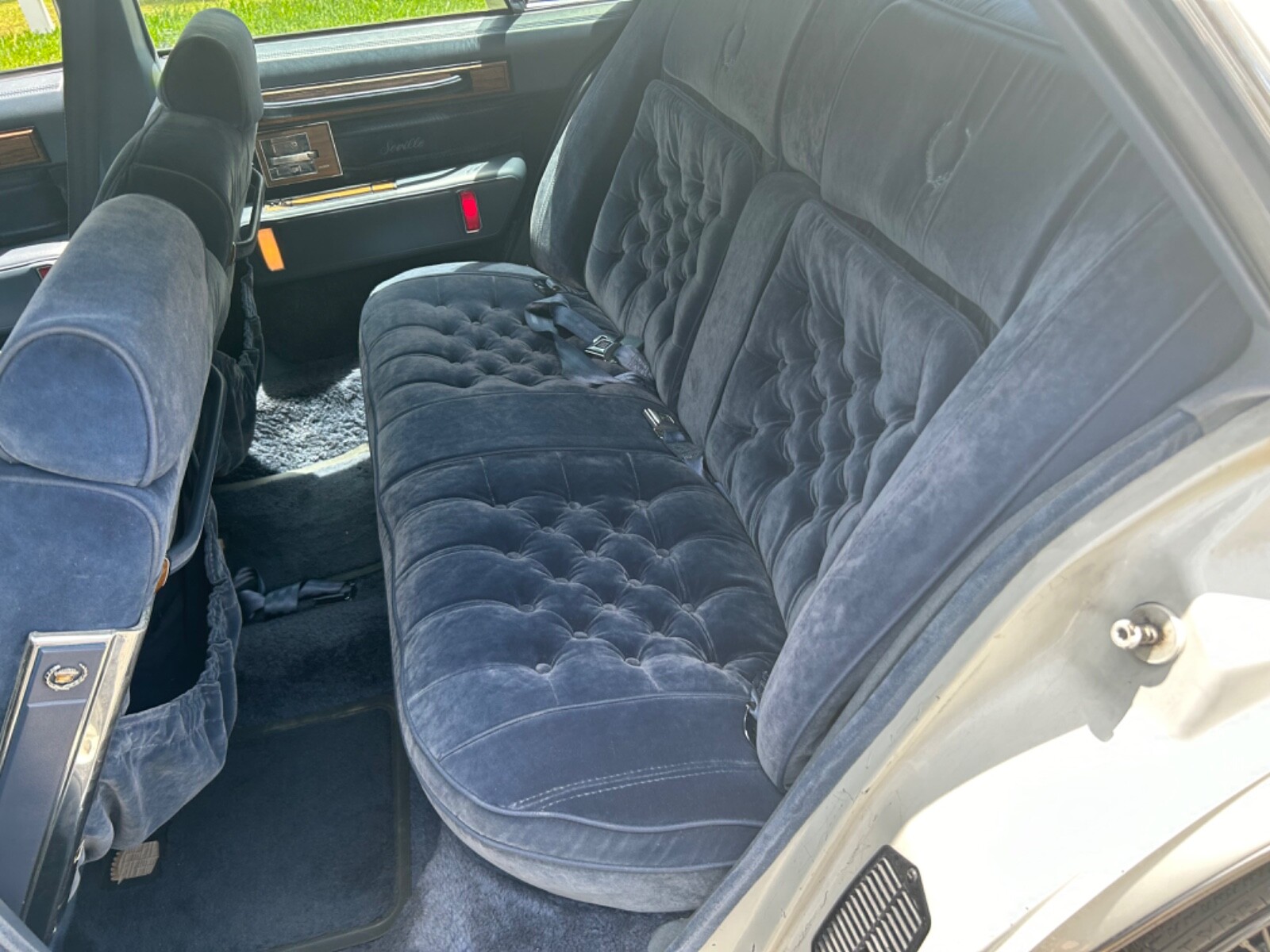 Cadillac-Seville-1984-Sedan-7