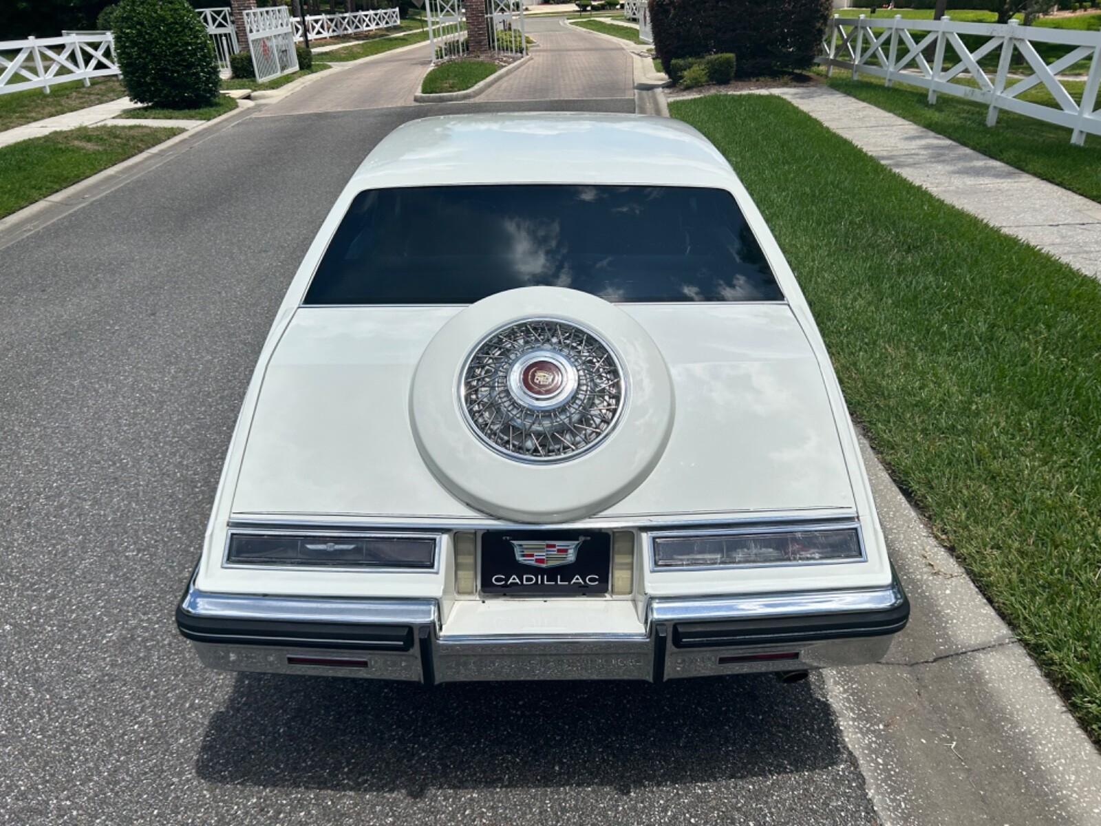 Cadillac-Seville-1984-Sedan-8